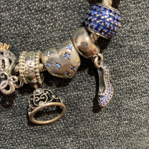 Pandora Bracelet with 8 Cinderella themed charms - Picture 4 of 6